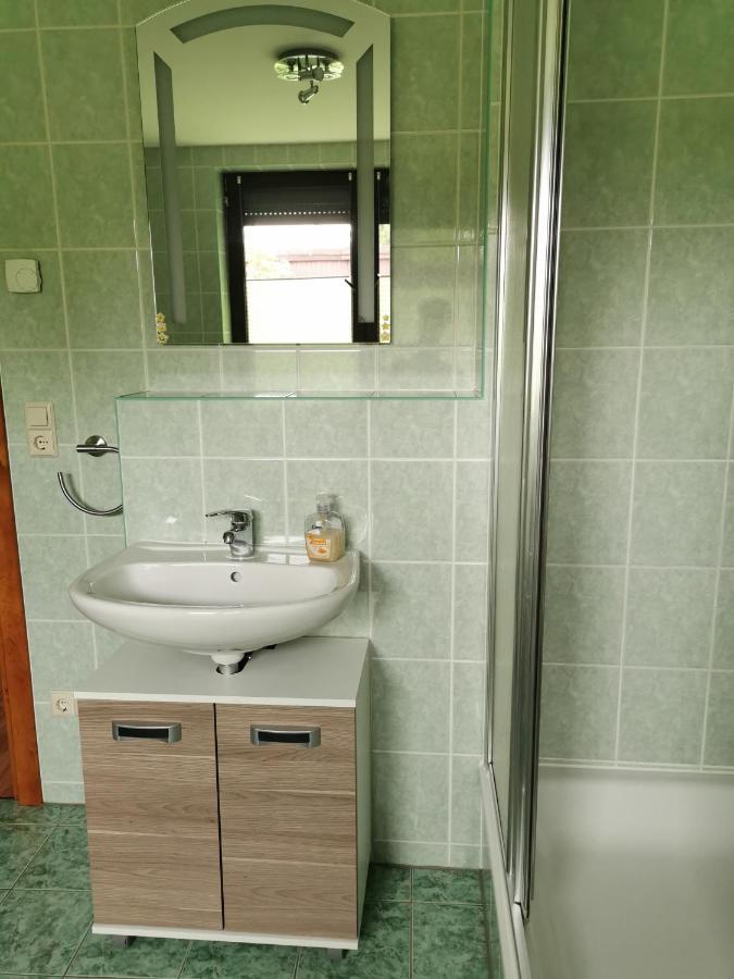 Monteur- Und Ferienwohnung In Hainichen - Obergeschoss Oder Dachgeschoss - Familie Weber Bockendorf エクステリア 写真
